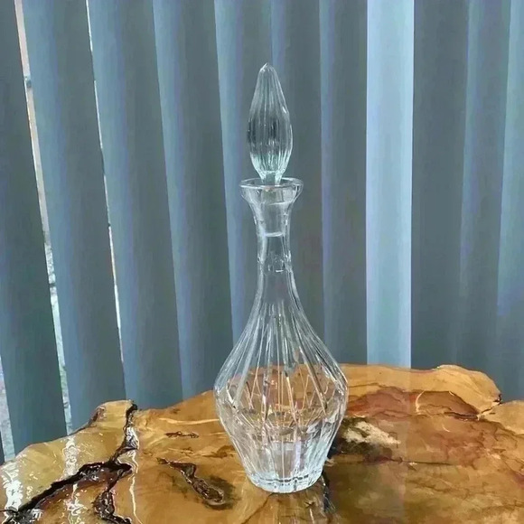 Other - Lead Crystal Whisky Decanter Vintage 16" With Pointy Tip Stripped Rectangle
Desi